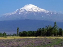 Гора Арагац в Армении
